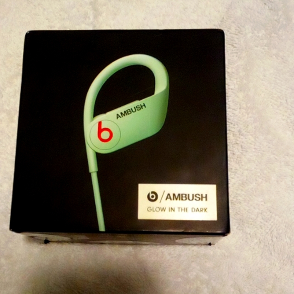 beats by dr. dre POWERBEATS AMBUSH GLOW IN THE DARK Wireless Bluetooth Earphones
